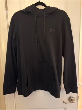 Under Armour Men's Black Pullover Hoodie with Subtle Logo